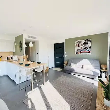 Before Making A Request, Read My Host Profile At Bottom Of Page # Fully Private 3-bedroom Luxury Close To Apartamento